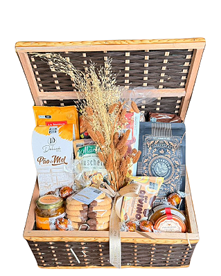 Cesta de Café da Manhã Gourmet com Café e Doces