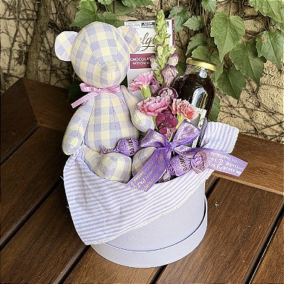 Cesta Presente Saída de Maternidade Delicada com Ursinho e Flores