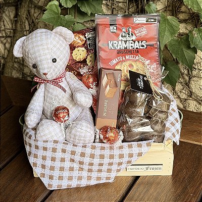 Cesta Saída de Maternidade Gourmet com Ursinho, Chocolates e Snacks Premium