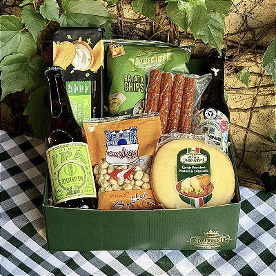 Cesta Gourmet com Cervejas Artesanais e Queijo Provolone | Presente Premium