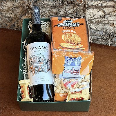 Cesta Presente com Vinho, Bruschettas e Amendoins Gourmet