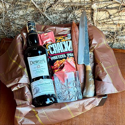Cesta Premium com Whisky 12 Anos, Faca Artesanal e Copo para Whisky