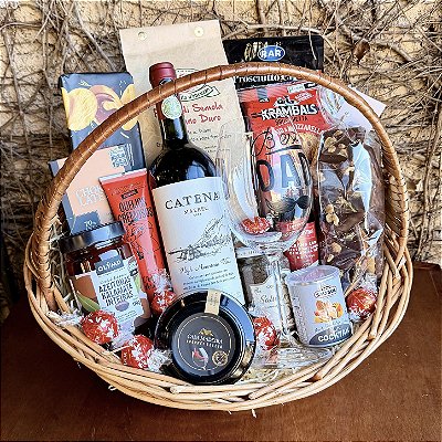 Cesta Gourmet Premium com Vinho, Taça Personalizada e Delícias Especiais