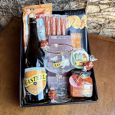Cesta Gourmet com Cerveja Especial, Taça e Petiscos Premium