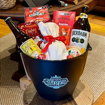Cesta de Natal com Balde de Cerveja e Queijos