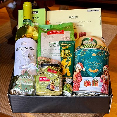 Cesta de Natal com Vinho Branco, Queijo e Antepasto