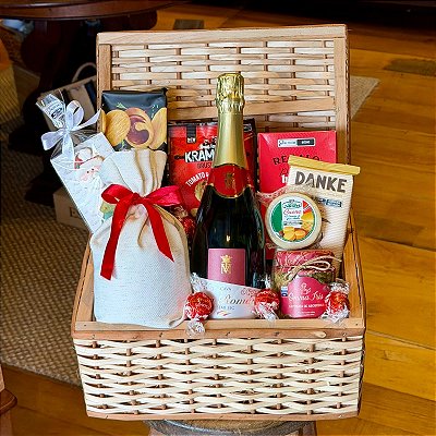 Cesta de Natal com Espumante, Queijo e Chocolates