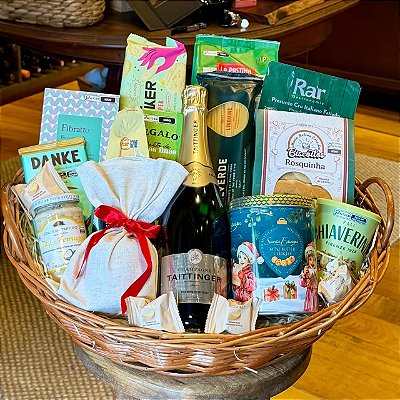 Cesta de Natal de Luxo com Champagne e Especialidades Gourmet