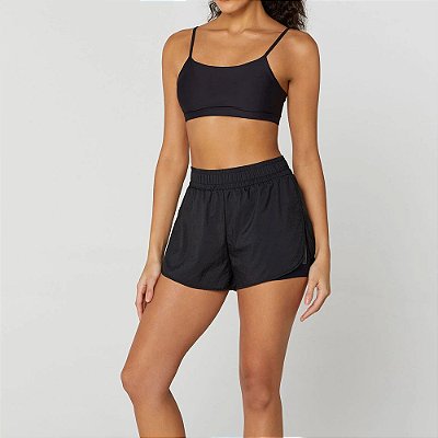 Shorts Alto Giro Sobreposto Eterno Abertura Lateral Preto