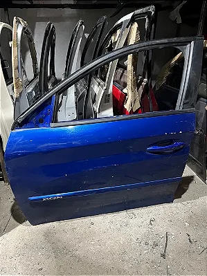 Porta dianteira esquerda Peugeot 208 2023