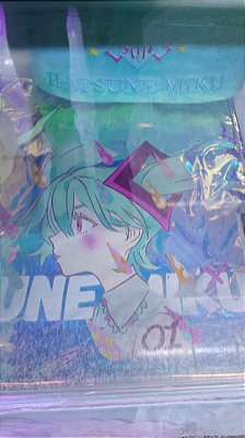 MOEYU - BOLSA TIRACOLO MOEYU HATSUNE MIKU — SÉRIE “INVASÃO DE ONDAS”, EFEITO HOLOGRÁFICO E GRANDE CAPACIDADE