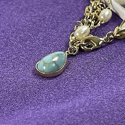 PULSEIRA TRIPLA ELOS PEROLA E PEDRA NO DOURADO - SEMIJOIA