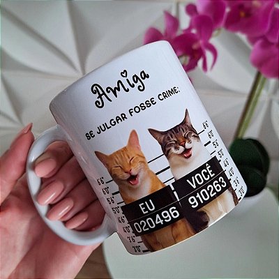 Caneca Personalizada Presente Amigas com Frase "Amiga se julgar fosse crime"