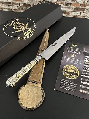 Faca Artesanal Forjada 10” Botão Integral em Aço Carbono Cabo em Alpaca Cinzelada