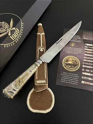 Faca Artesanal Botão Integral 9” Aço Carbono Cabo Alpaca Cinzelada Cruz Missioneira