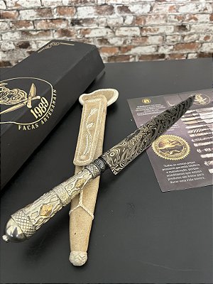 Faca Artesanal em Aço Damasco 10” Padrão Arrowhead – Cabo em Alpaca com Detalhes em Ouro
