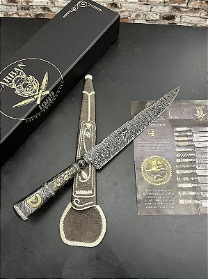 Faca Artesanal Damasco 10” Padrão Arkansas Cabo em Alpaca Cinzelada Símbolo ABCC