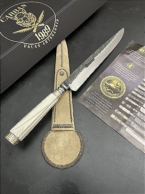 Faca Artesanal Forjada Brutforged 9” em Aço Carbono Cabo em Canela de Avestruz