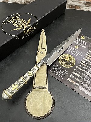 Faca Artesanal Forjada Brutforged 9” em Aço Carbono Cabo em Alpaca Cinzelada Flor de Lis