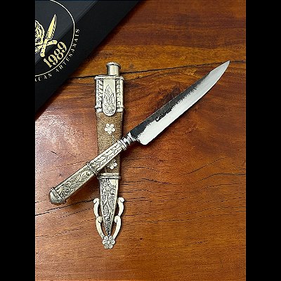Faca Picassa Artesanal Forjada Brutforged 8” em Aço Carbono Cabo em Alpaca Cinzelada