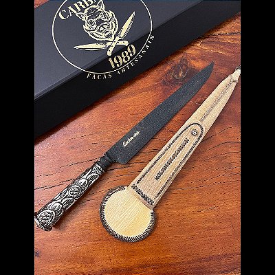 Faca Artesanal Forjada em Aço Carbono 52100 Fosfatizado 8 Polegadas com Cabo em Alpaca Cinzelada