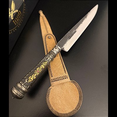 Faca Forjada em Aço Carbono Brutforged 9 Polegadas com Cabo em Alpaca Cinzelada