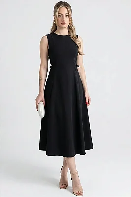 Vestido Midi Evasê sem Mangas com Cinto