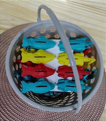 Kit prendedor multiuso com cestinha