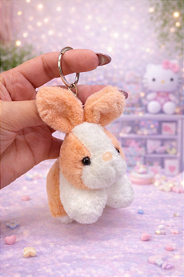 Chaveiro Coelhinho Plush 🐰✨