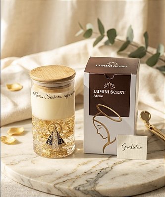 Vela Aromática Artesanal Nossa Senhora Aparecida com pedras azuis e flor de ouro 300 ml