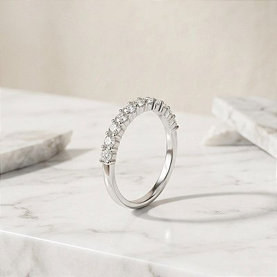 Anel Meia Aliança Prata 925 Cravejada em Moissanite - Banho de Ródio