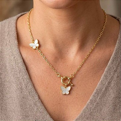Colar Fecho Boia e Pingentes Borboletas Brancas Banho Ouro 18k