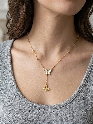 COLAR GRAVATA CORRENTE ESFERA PEQUENA PINGENTE BORBOLETA MADRE PÉROLA VAZADO AÇO DOURADO 316L⭐️