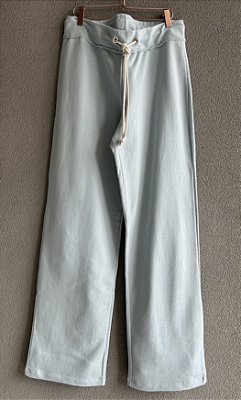 Calça de Moletom reta com cos desfiado