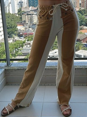Calça moletom listrado com bolsos