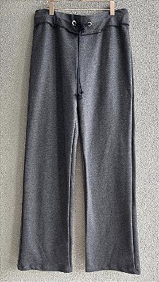 Calça de Moletom reta com cós desfiado e cordão
