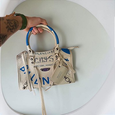 Bolsa Grafite Média com Detalhes em Taxas