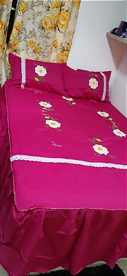 Colcha Bordada com Babado com Fronhas em Oxford