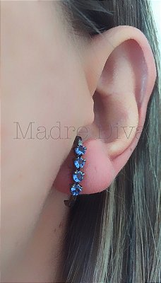 Brinco estilo Ear hook ródio negro com zircônia azul