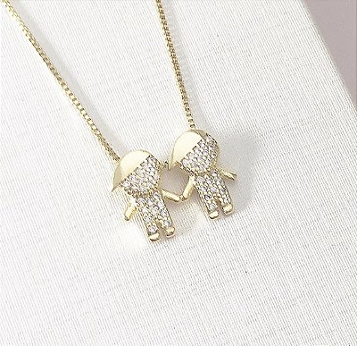 Colar com pingente dois meninos