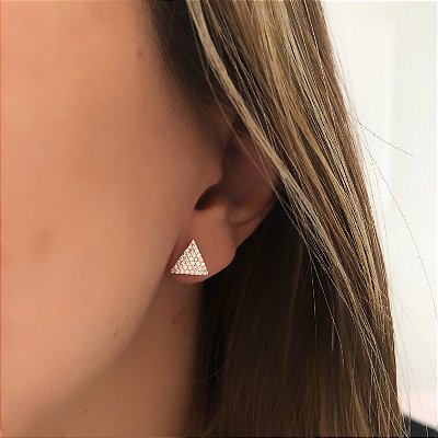 Brinco triângulo cravejado em zircônias