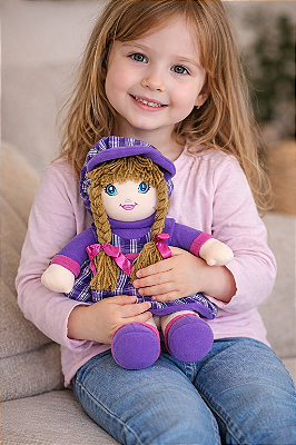 Boneca de Pano Xadrez Roxo Com Chapéu 54cm