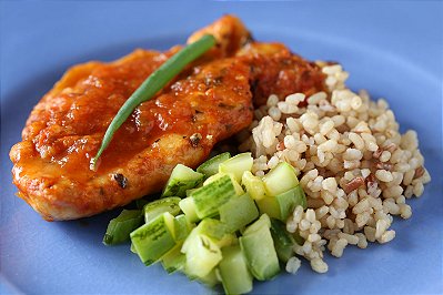 Frango a Marguerita, arroz integral e abobrinha assada com orégano