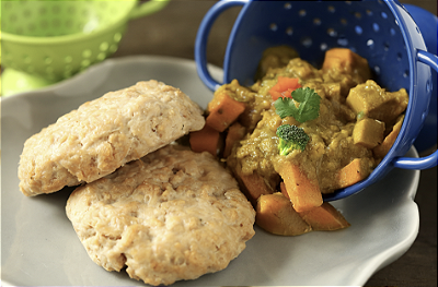 Hambúrguer de frango, batata doce e legumes ao curry