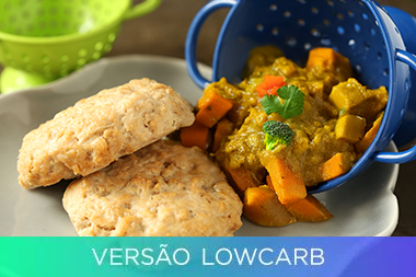 Almondegas de frango e legumes ao curry