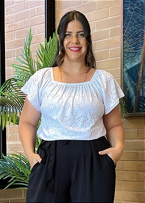 Blusa de Lezie Branca Plus Size