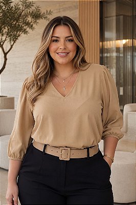 Blusa de Crepe Alfaitaria Bege Plus Size