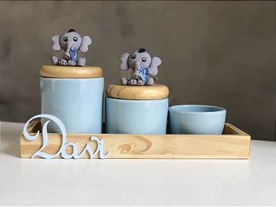 Kit de higiene azul elefante com bandeja pinus pequena