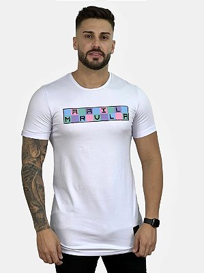 Camiseta Longline Branca Escritas Xadrez Colors - Maravilla