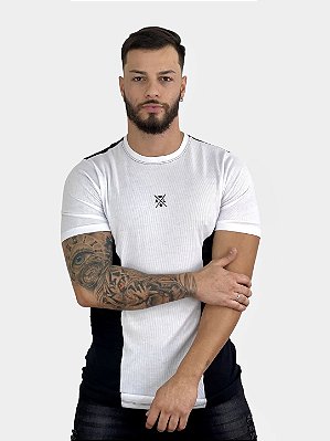 Camiseta Masculina Branca Texturizada com Recorte Preto*